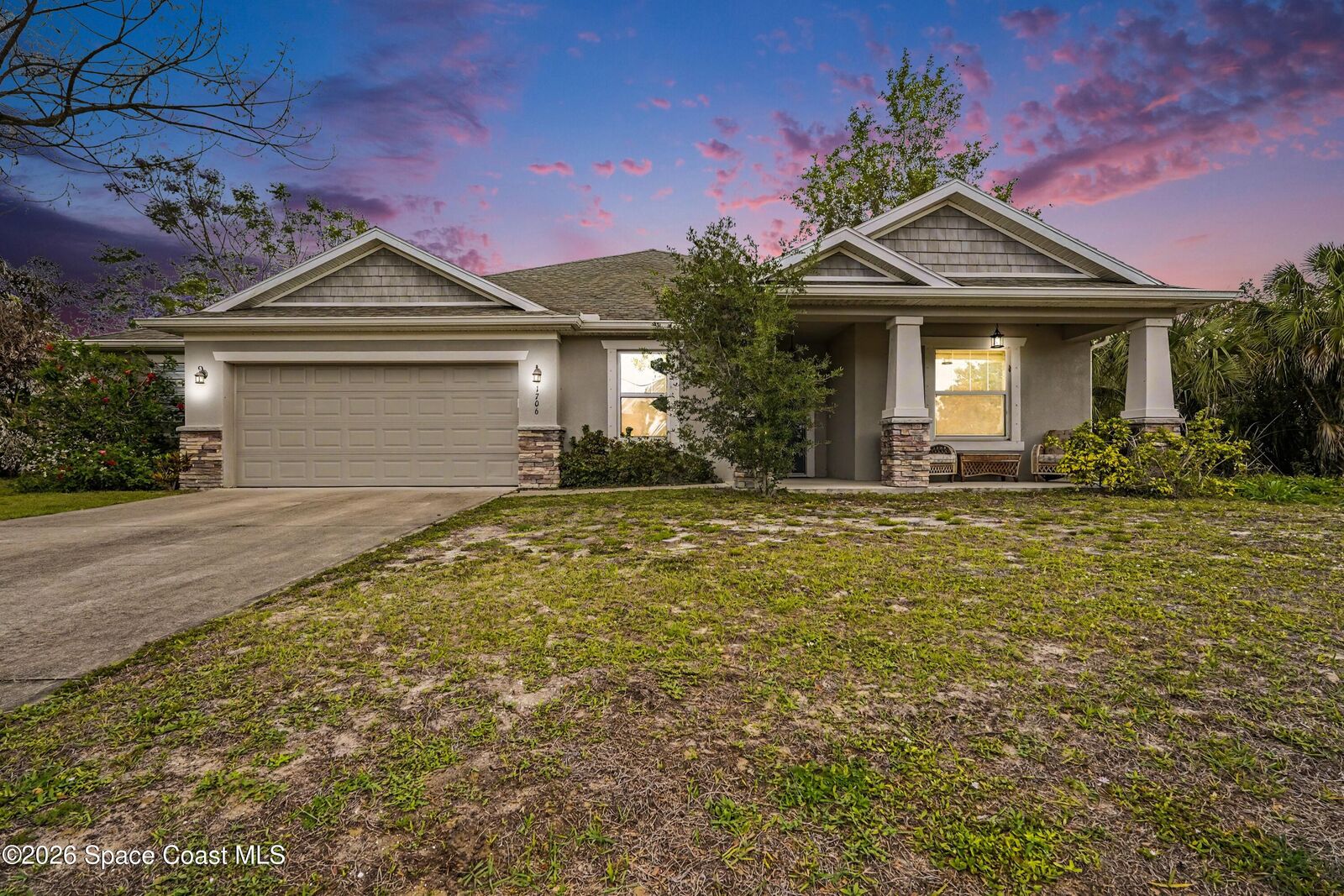 Property Photo:  1706 Elmhurst Circle SE  FL 32909 