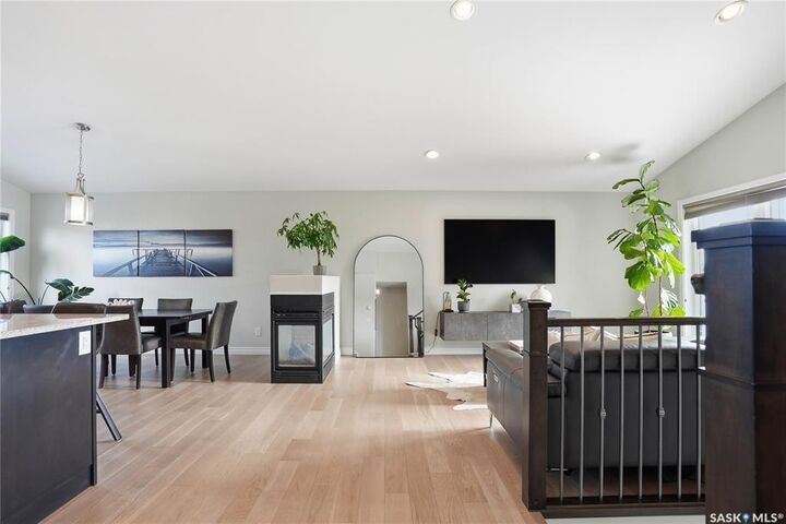 Property Photo: 271 Whalley Crescent SK S7T 0E6