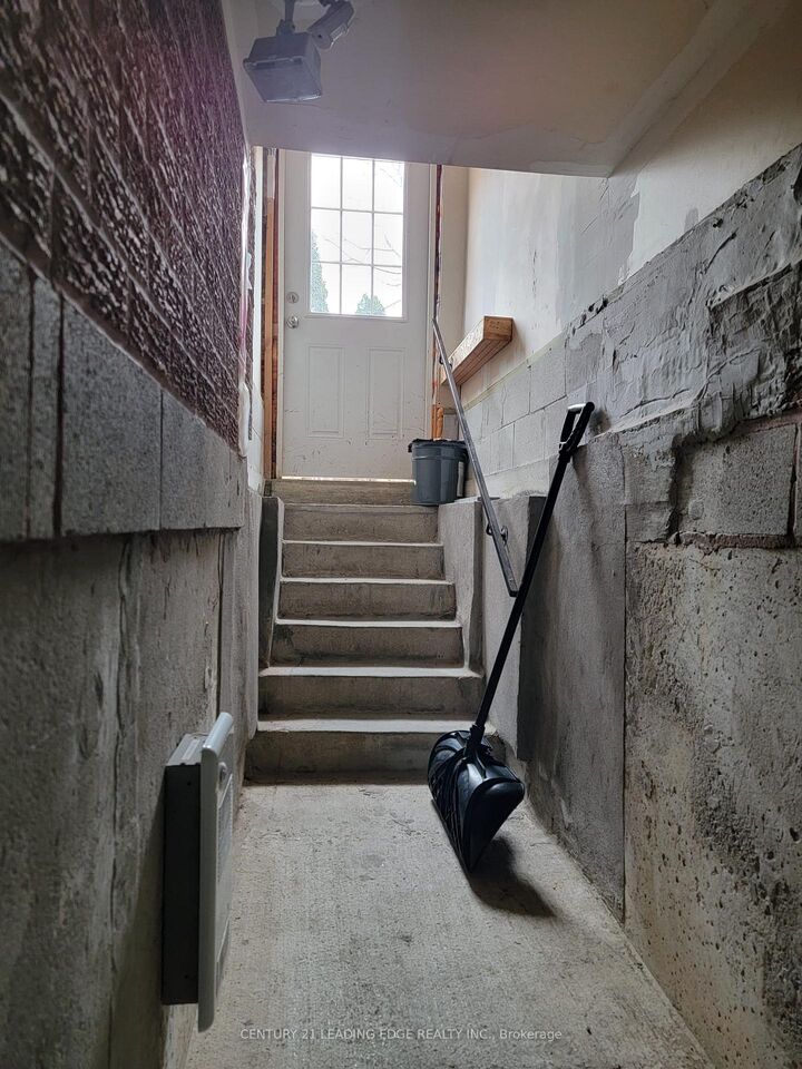 Photo de la propriété:  112 Beckenridge Drive Basement  ON L3S 3B2 