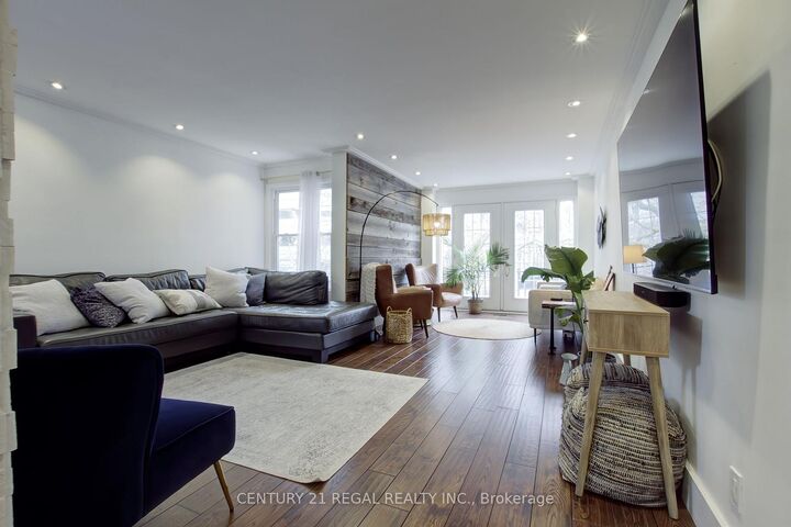 Photo de la propriété:  48 Michener Court  ON M6J 3R6 