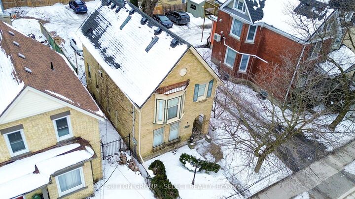 Property Photo: 552 Adelaide Street N ON N6B 3J5