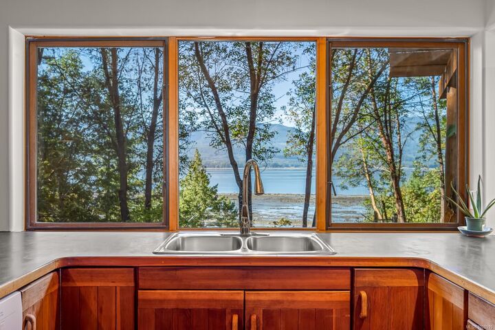 Property Photo: 6161 Lacon Rd BC V0R 1T0
