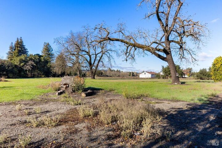 Property Photo:  13255 Healdsburg Avenue  CA 95448 