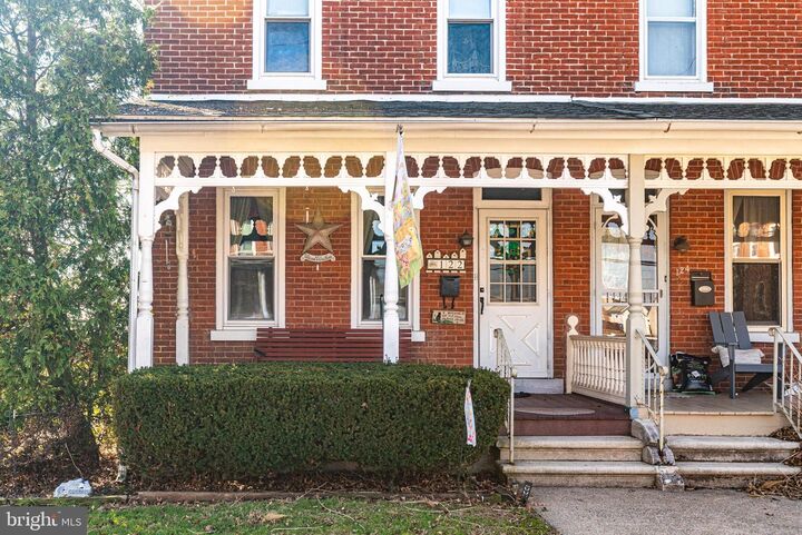 Property Photo:  122 Jefferson Street  PA 18041 
