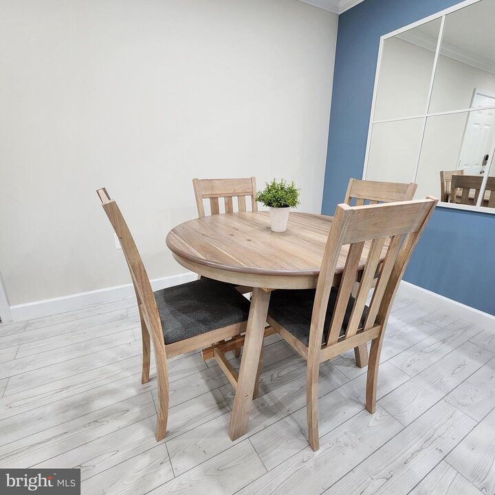 Property Photo:  255 S Pickett Street 102  VA 22304 