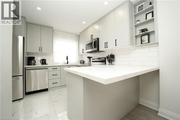 Photo de la propriété:  140 Jansen Avenue  ON N2A 2L7 