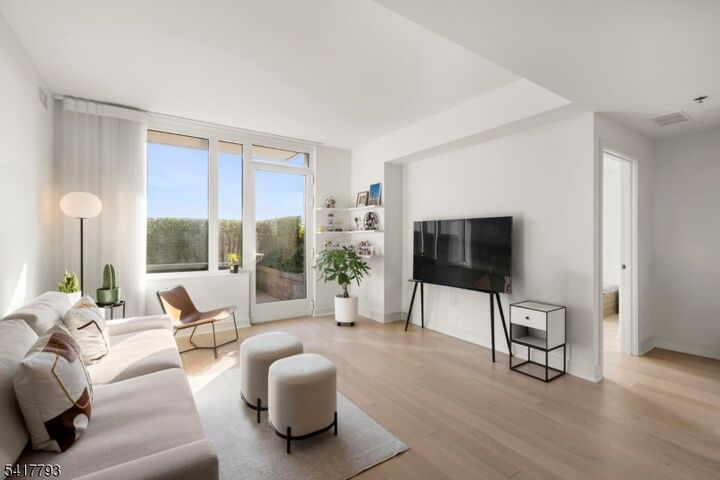 Property Photo:  1000 Maxwell Ln 8A  NJ 07030 