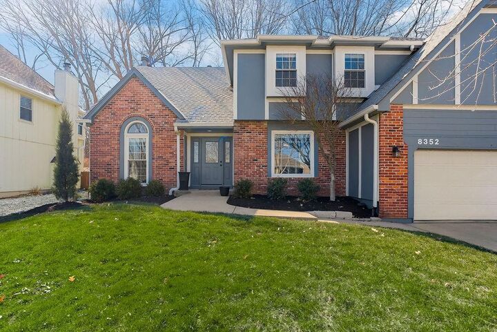 Property Photo:  8352 Oakview Circle  KS 66215 