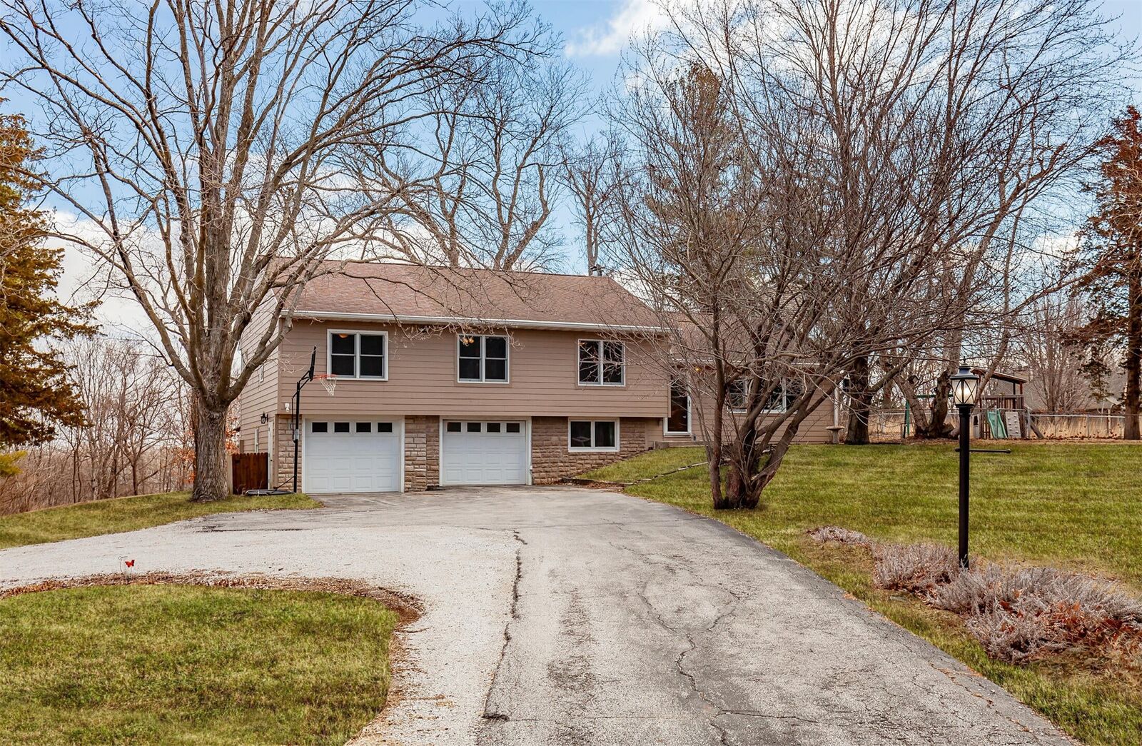 Property Photo:  413 W Riverside Road  IA 50010 