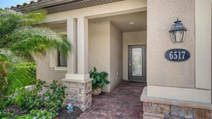 Property Photo:  6517 Willowshire Way  FL 34212 