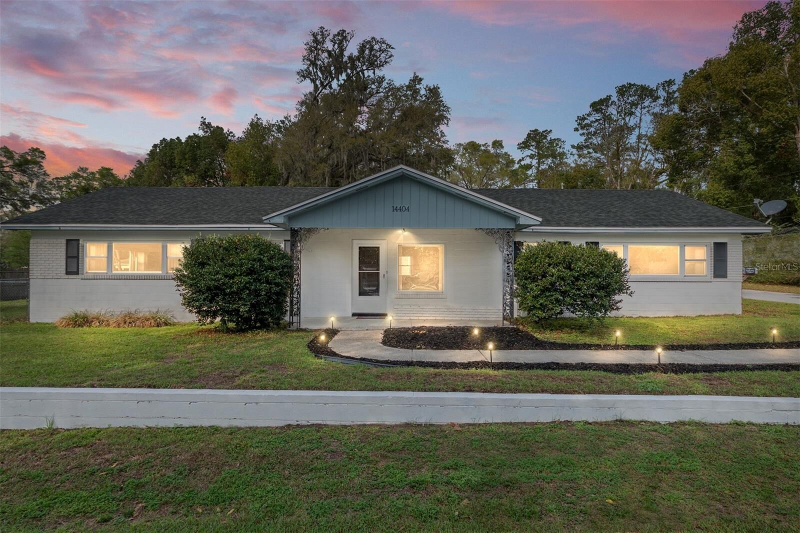 Property Photo:  14404 NW 145th Terrace  FL 32615 