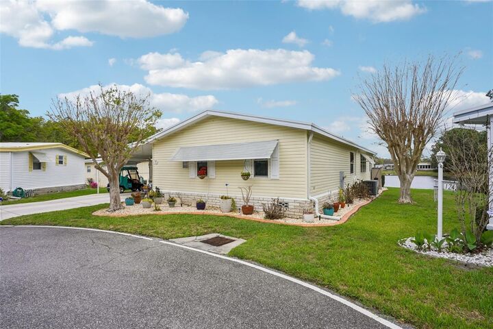 Property Photo:  122 Tamarisk Way  FL 34748 