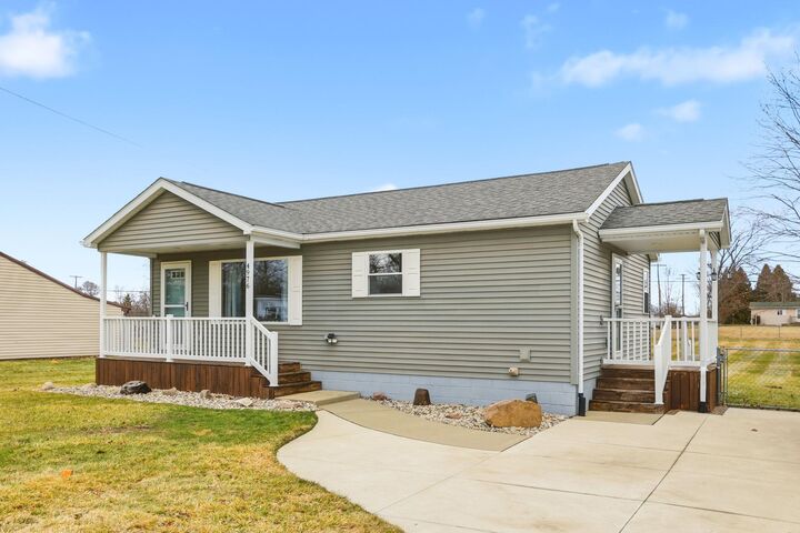 Property Photo:  4976 W Center Street  MI 48746 