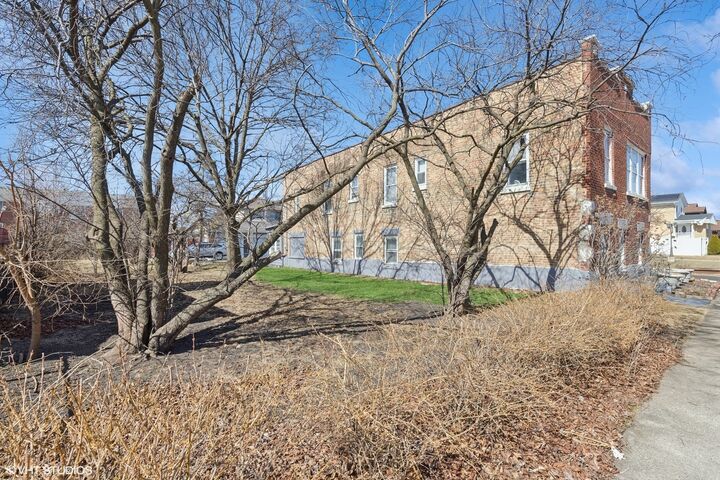 Property Photo:  4332 Amelia Avenue  IL 60534 