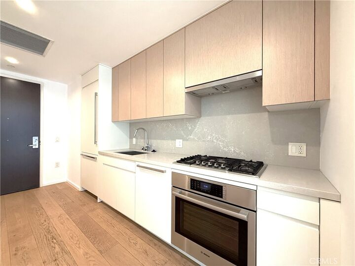 Property Photo:  877 Francisco 517  CA 90017 