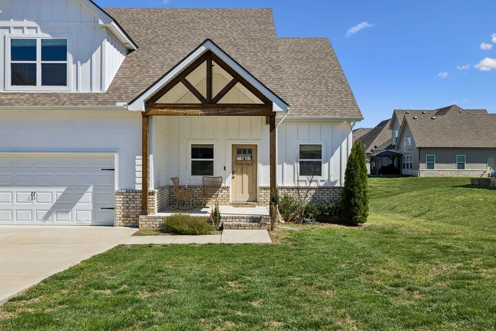 Property Photo:  202 Finch Dr  TN 37086 