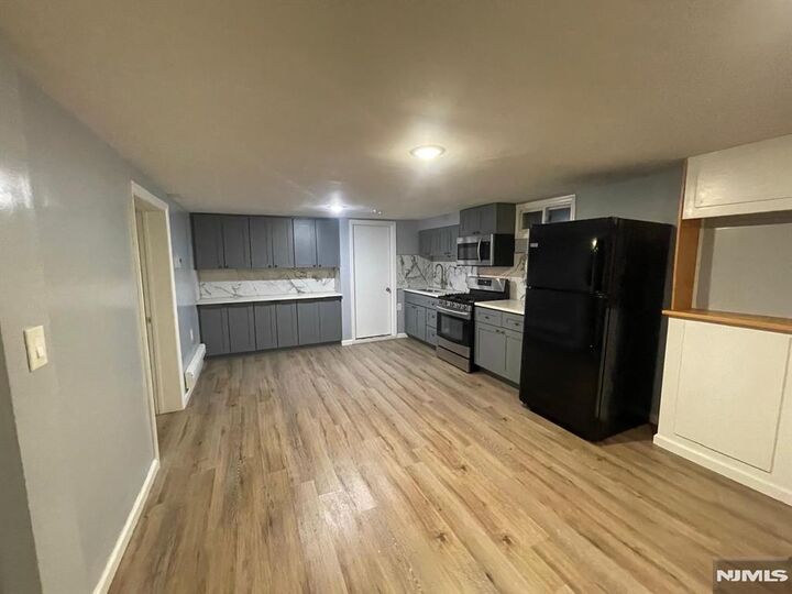 Property Photo:  309 Essex Street 5  NJ 07601 