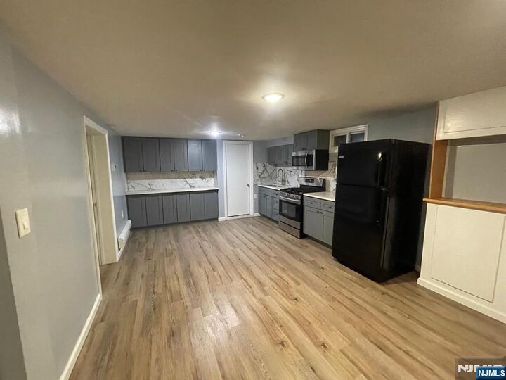 Property Photo:  309 Essex Street 5  NJ 07601 