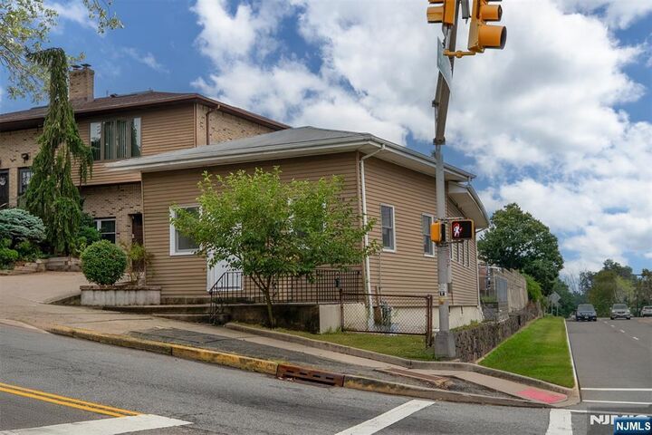 Property Photo:  418 E Brinkerhoff Avenue  NJ 07650 