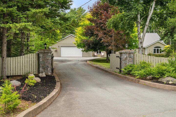 Property Photo: 532 Oakland Road NS B0J 2E0
