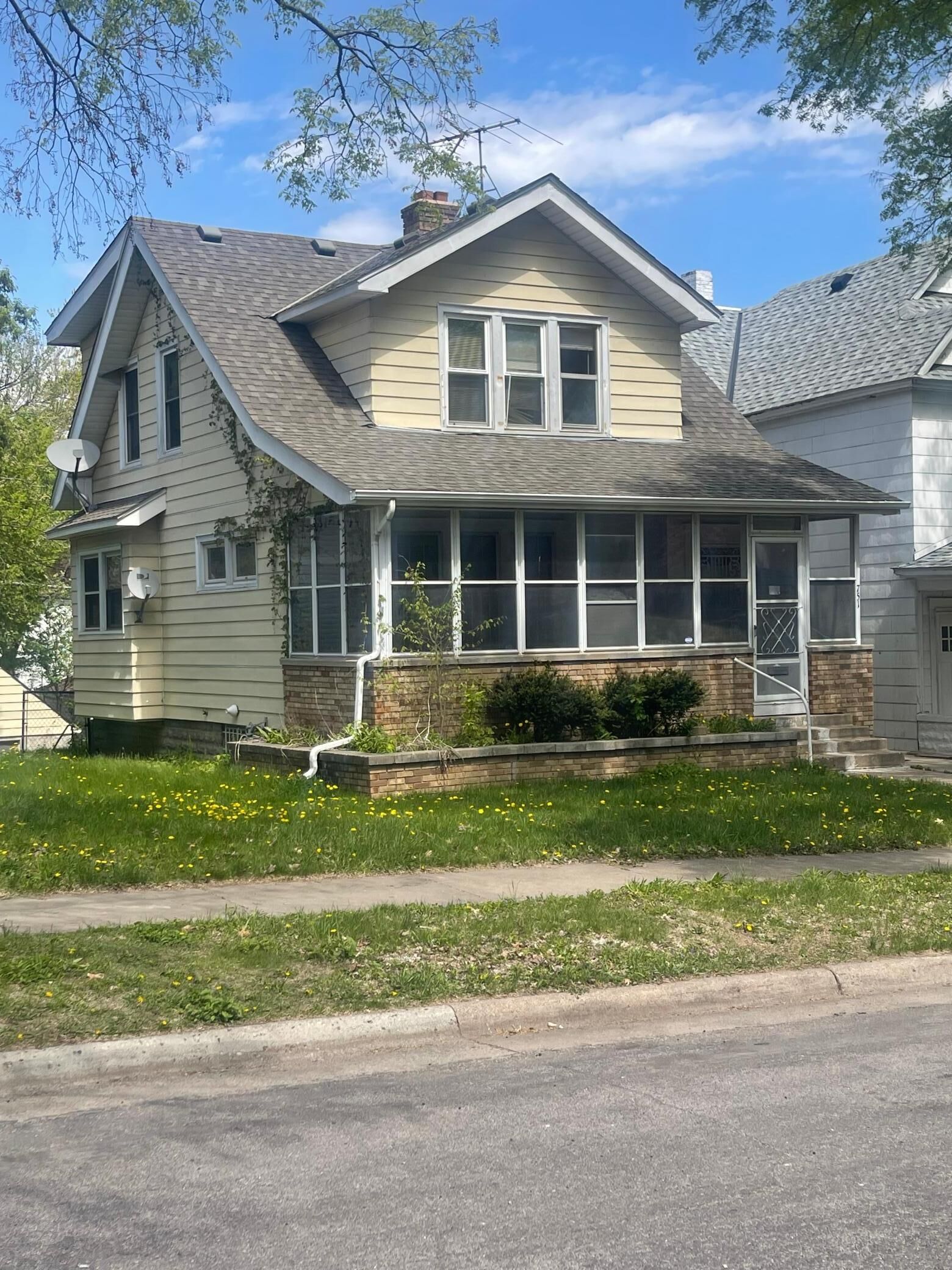 Property Photo: 751 Lawson Avenue E MN 55106