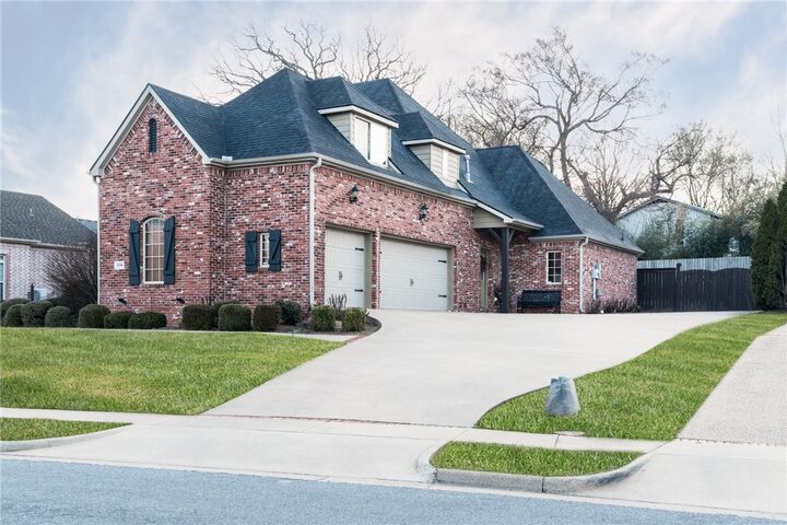 Property Photo:  2468 N Covington Park Boulevard  AR 72703 