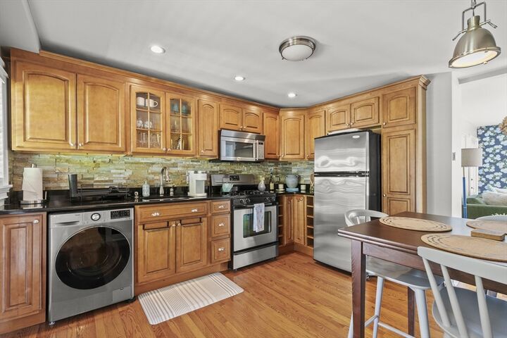 Property Photo:  442 Commercial St 2  MA 02657 