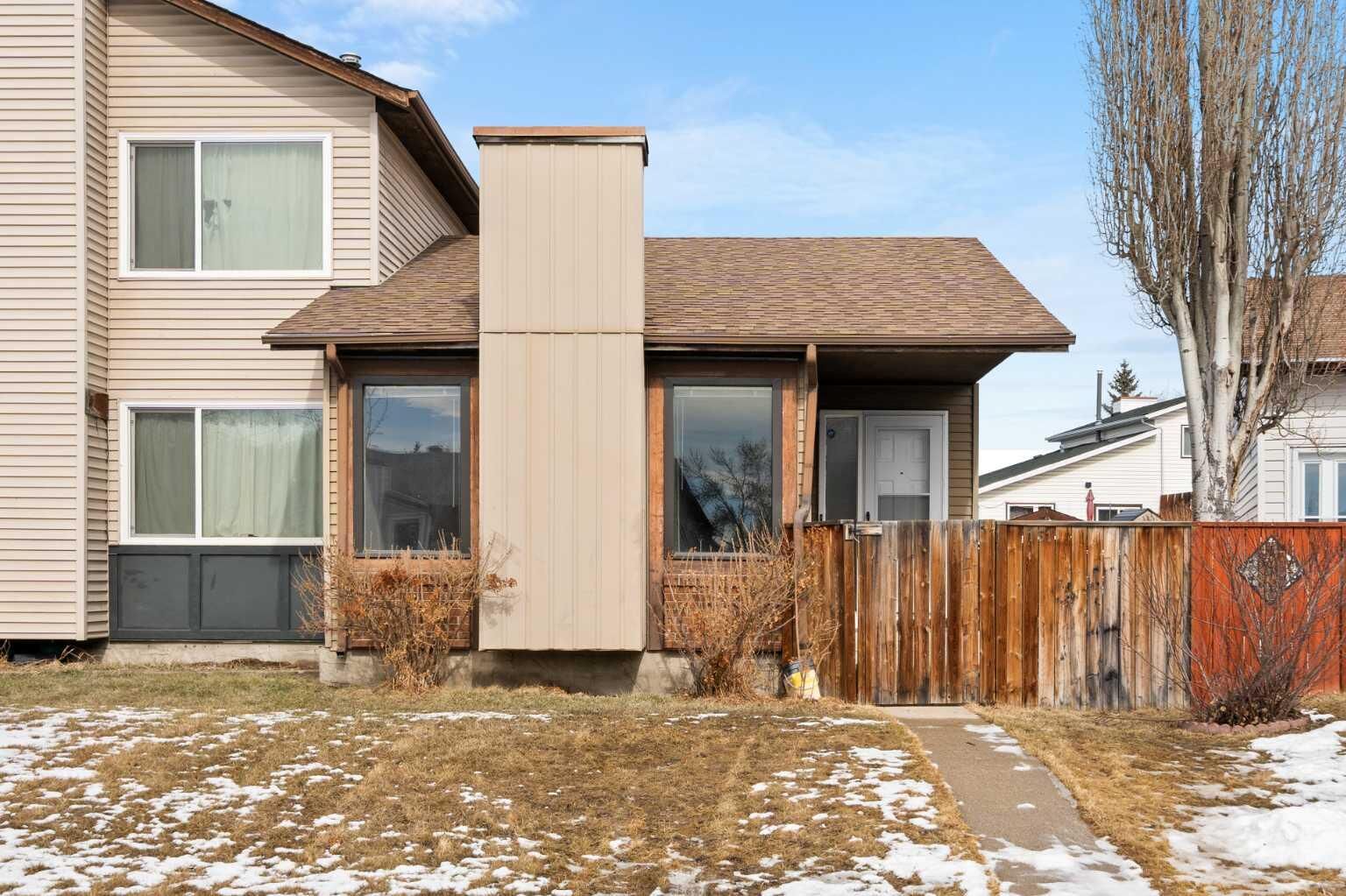 Property Photo:  151 Deerview Court SE  AB T2J 6B6 