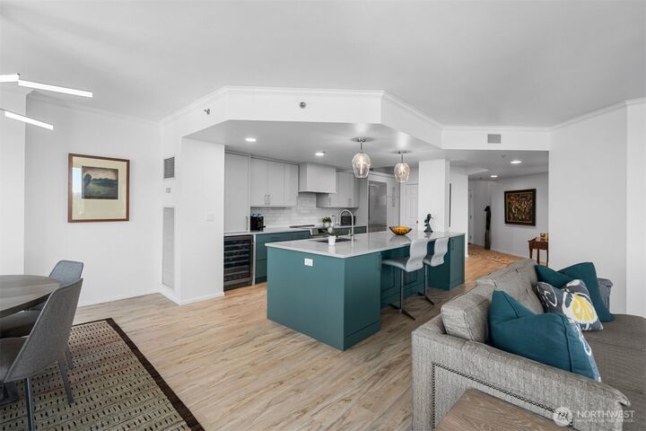 Property Photo:  177  107th Avenue NE 1906  WA 98004 