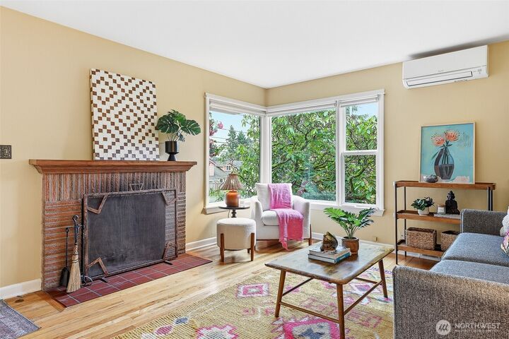 Property Photo:  11249  Fremont Avenue N  WA 98133 