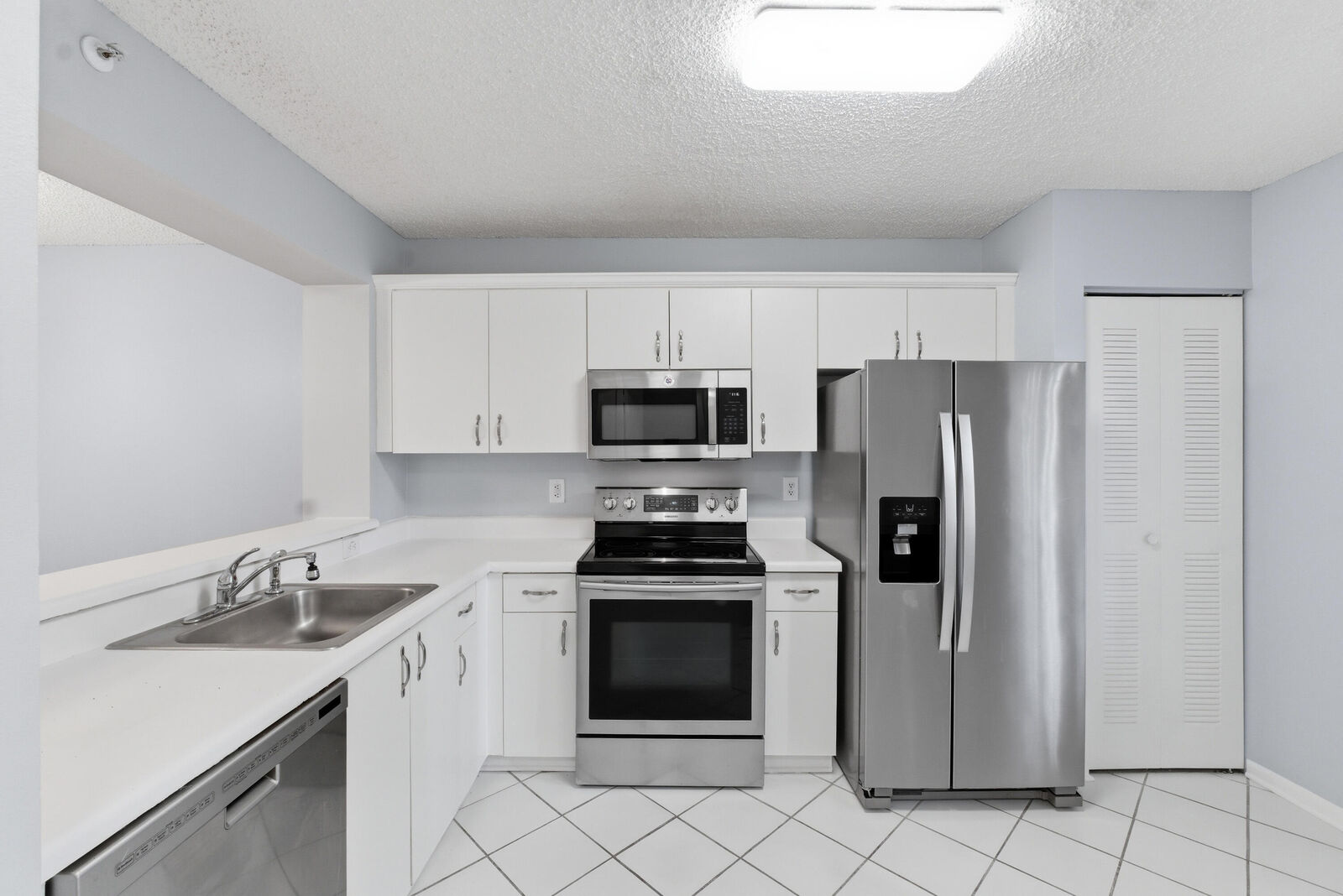 Property Photo:  9511 Weldon Circle G207  FL 33321 