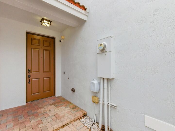 Property Photo:  8772 Cypress Walk Court  FL 33321 