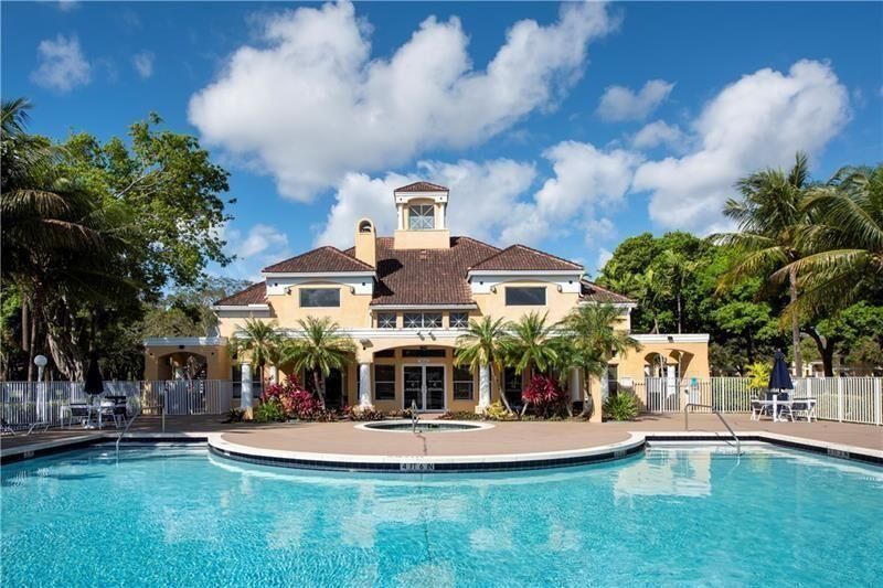 Property Photo:  2405 NW 33rd Street 1208  FL 33309 