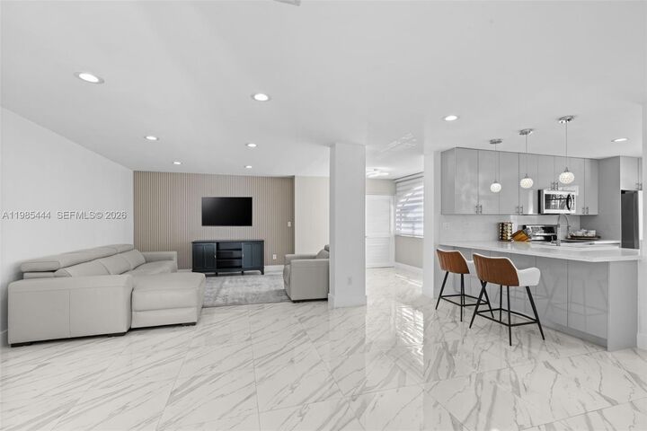 Property Photo: 3549 Magellan Cir 418 FL 33180