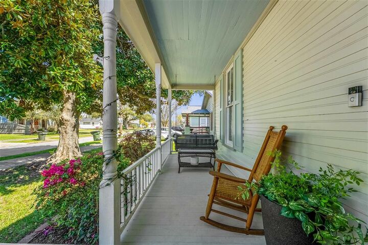 Property Photo:  636 Cleveland St Street  LA 70601 