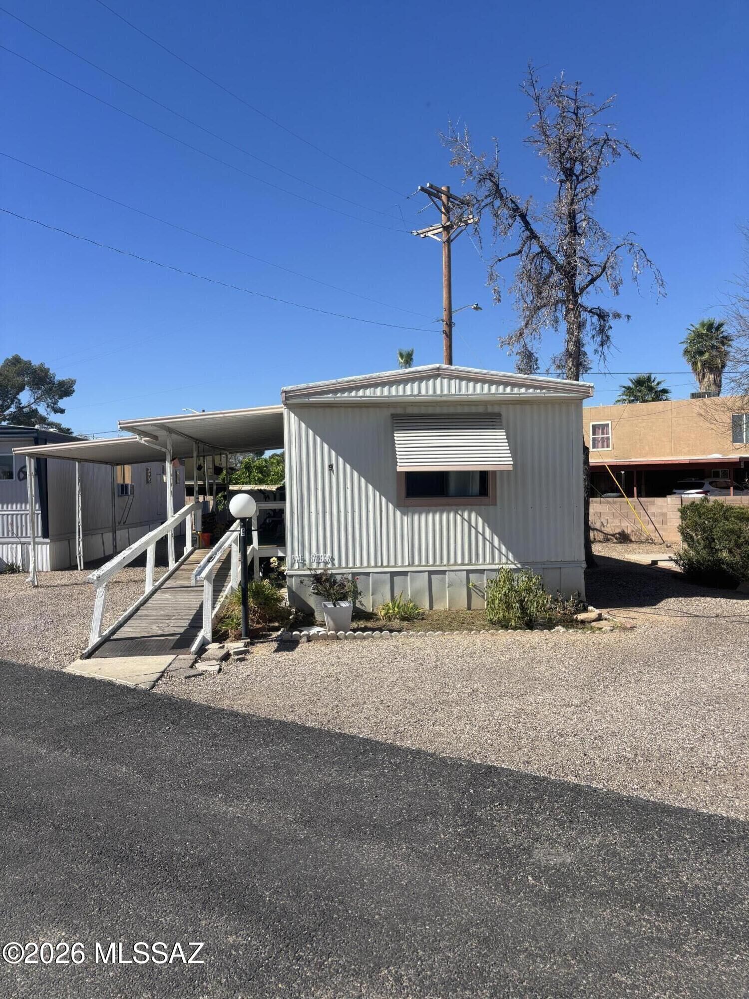 Property Photo:  620 W Limberlost Drive 9  AZ 85705 