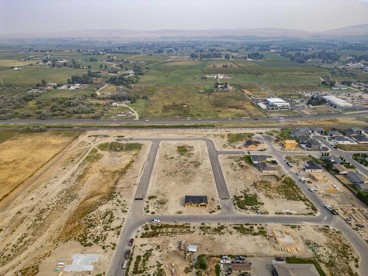 Property Photo: 204 Victoria St WA 98944