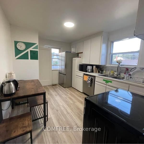Property Photo: 235 Belford Crescent ON K1Z 7A9