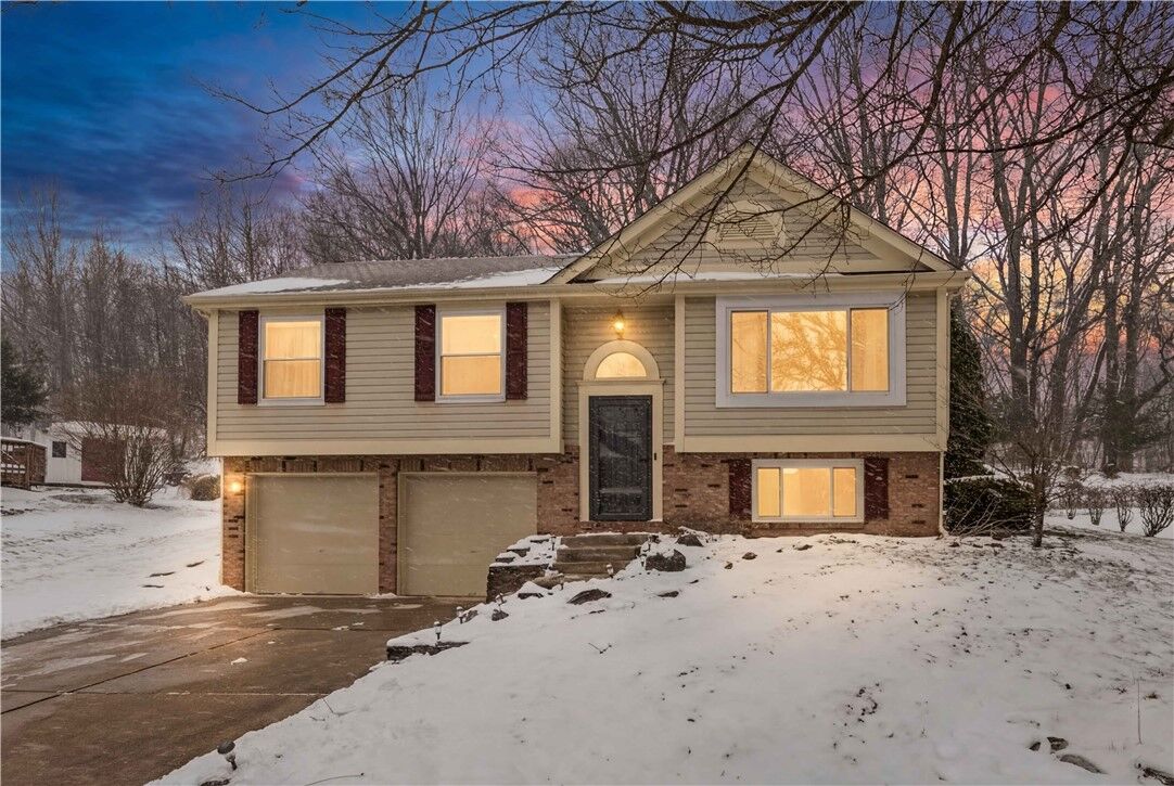 Property Photo:  2003 Colony Dr  PA 15001 