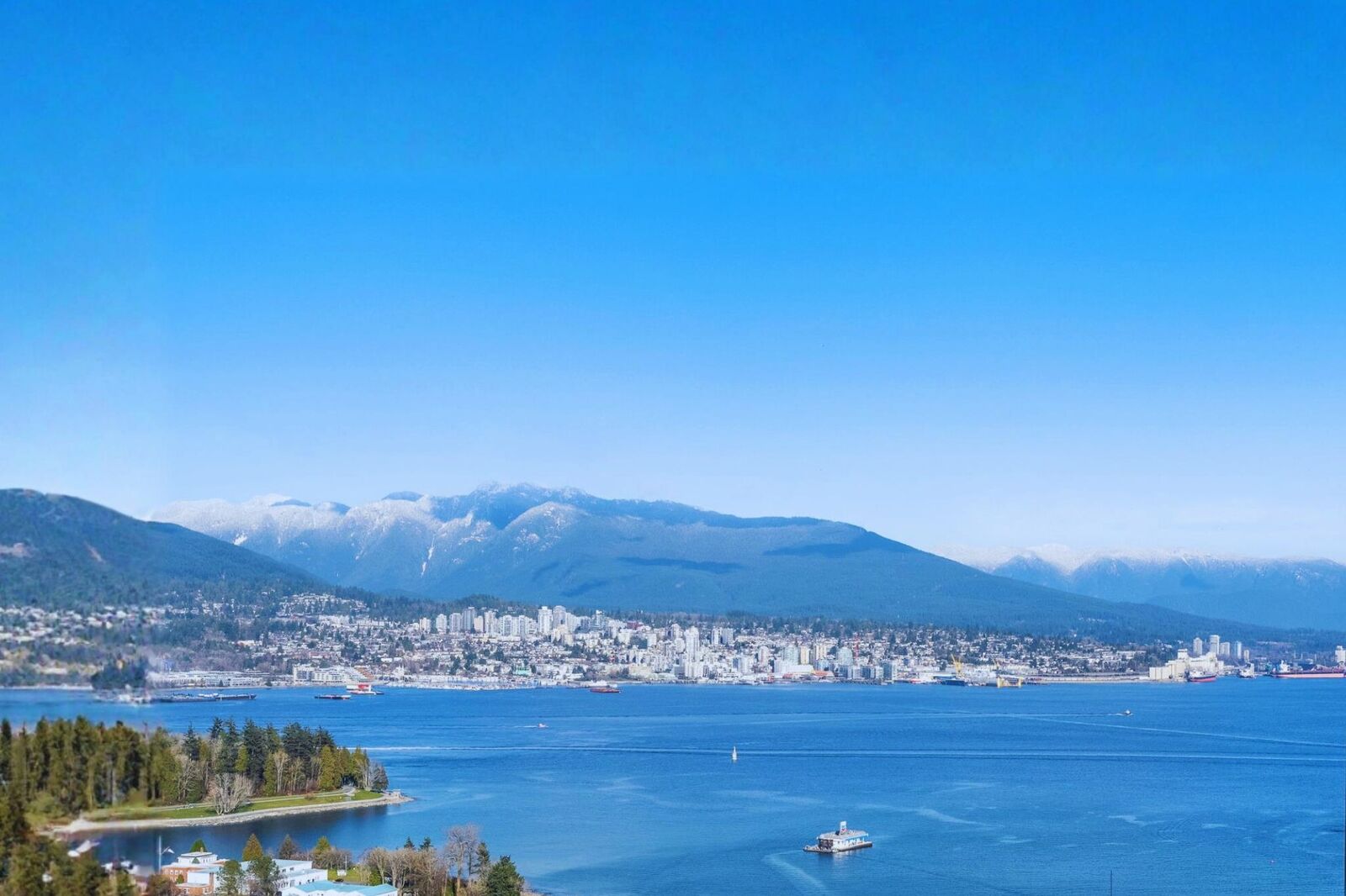 Property Photo: 1568 Alberni Street 3702 BC V6G 0E3