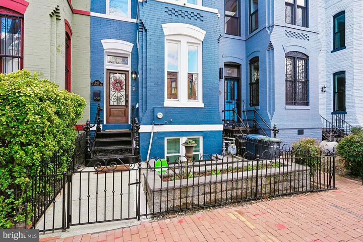 Property Photo:  909 C Street NE  DC 20002 