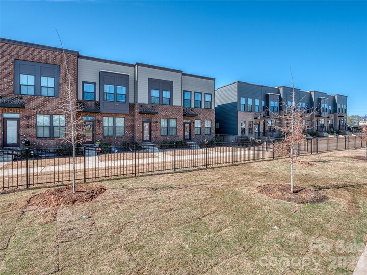 Property Photo: 1033 Simcoe Lane NC 28217