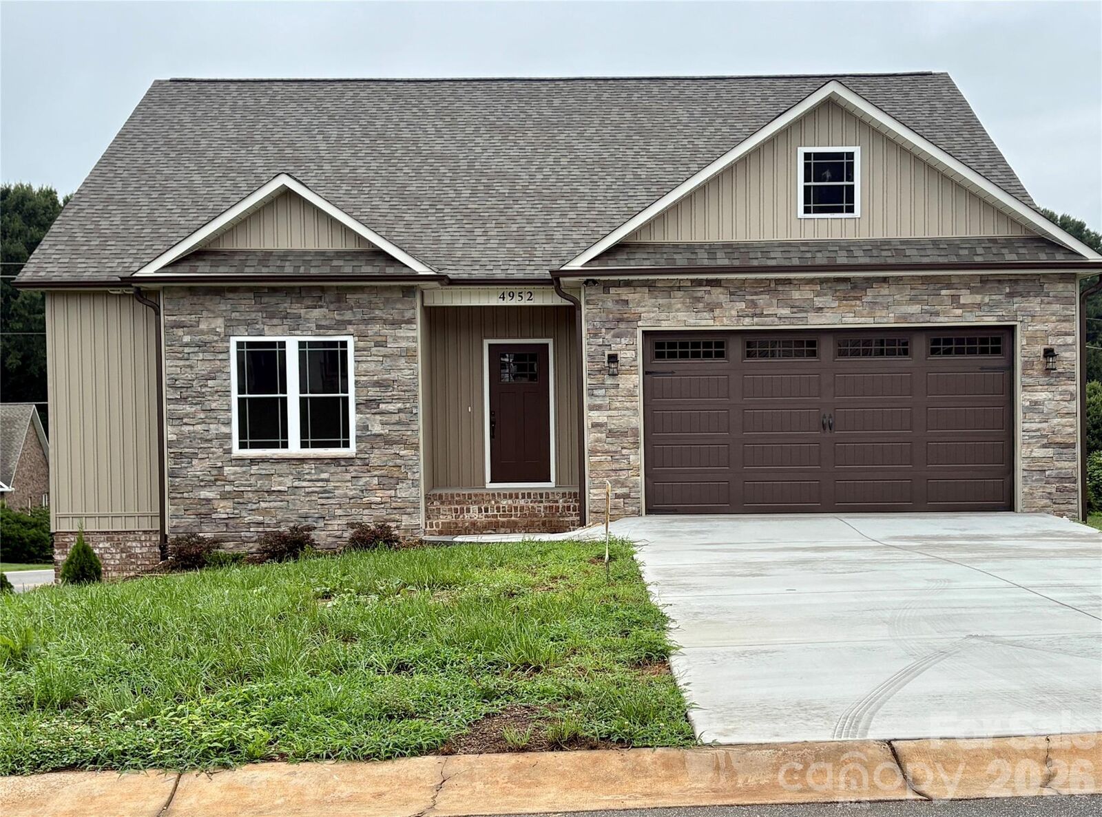 Property Photo:  4952 Southview Drive  NC 28602 