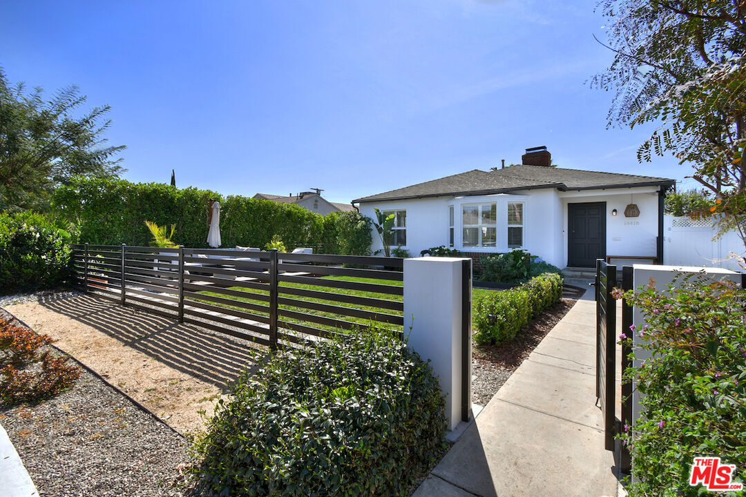 Property Photo: 14418 Collins St CA 91401