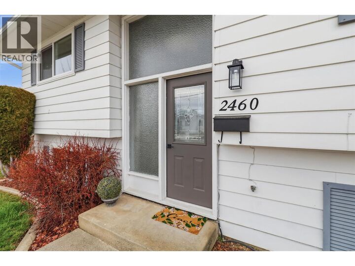 Photo de la propriété:  2460 Briarwood Avenue  BC V2B 4Z9 