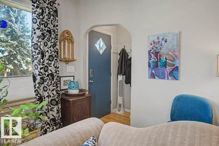 Property Photo:  9739 85 Avenue NW  AB T6E 2J3 