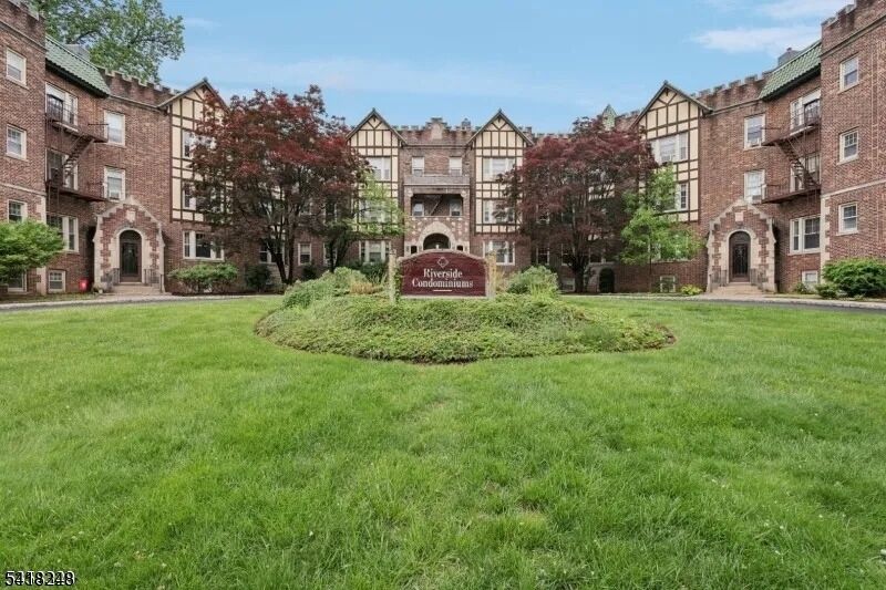 Property Photo:  4 Riverside Drive, Apt 302  NJ 07016 