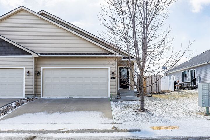 Property Photo: 1538 Indigo Drive SE IA 50009