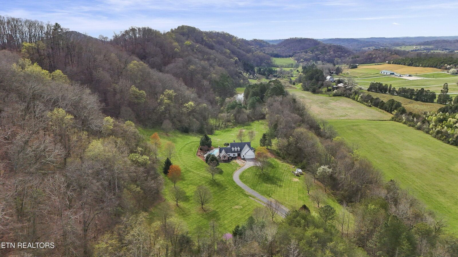 Property Photo:  2740 McCammon Rd  TN 37853 