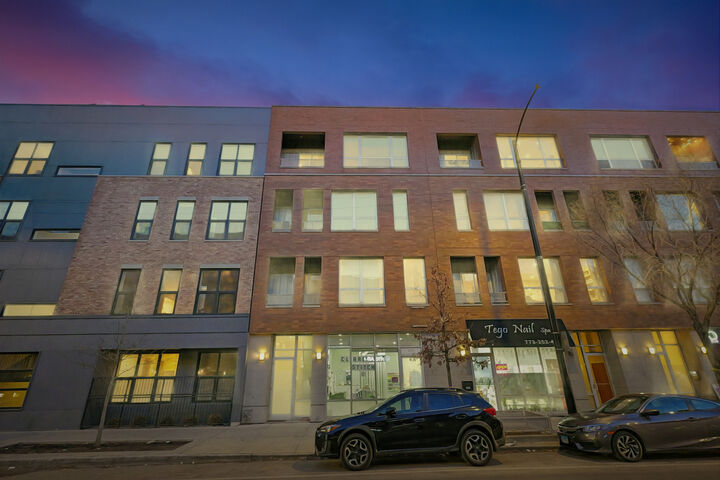 Property Photo: 1735 N Western Avenue 2 IL 60647